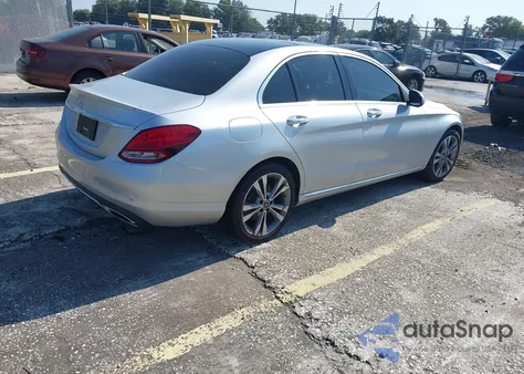 2018 Mercedes-Benz C 300 из США, поврежденный, VIN 55SWF4JB5JU259262